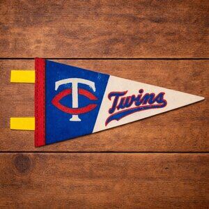 MLB Minnesota Twins Vintage Baseball Mini Pennant 7 Inch Felt Banner Flag